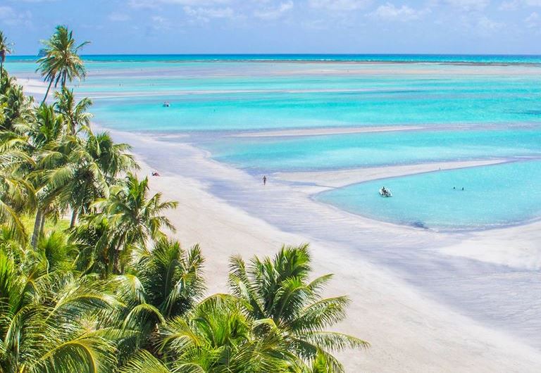 Mar azul piscina — Caribe Brasileiro